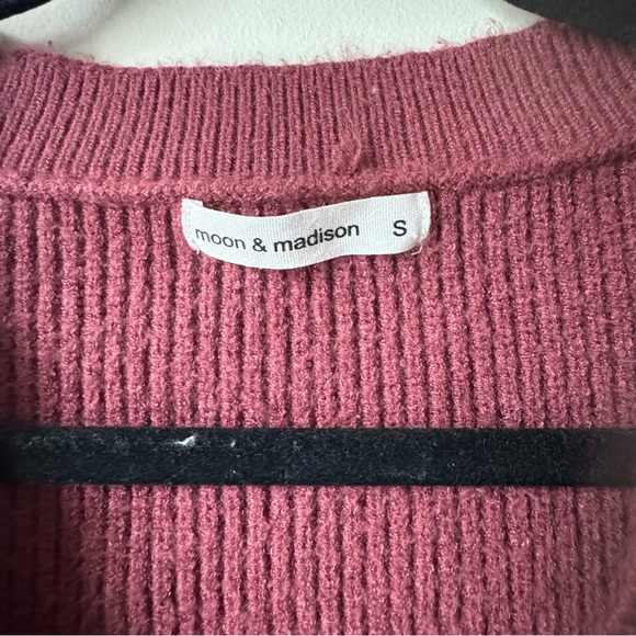 Moon & Madison Burgundy Button Up Vest - Picture 3 of 3